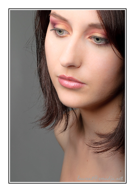  - Makeup : http://flomakeup.bookfoto.com/